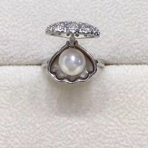Elegant Freshwater Pearl in a Clam Shell Ring Adjustable size Silver Tone